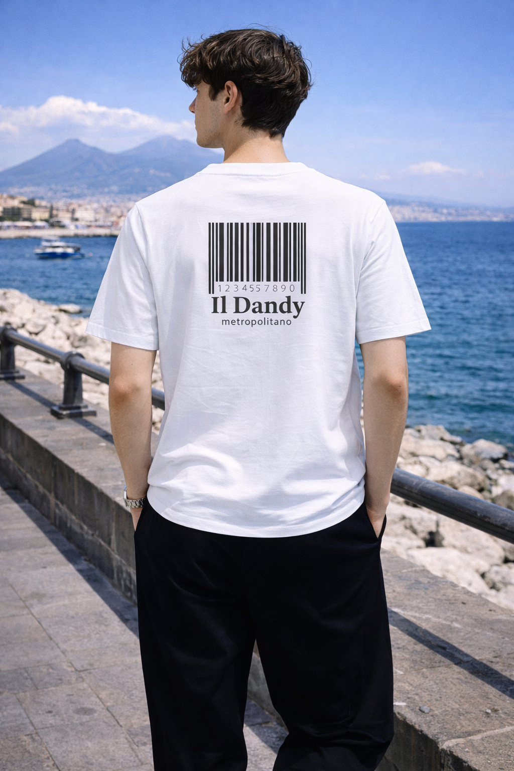 T-Shirt Nera con Stampa Oro “Il Dandy Metropolitano” – Icona Urban Luxury